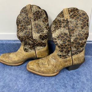 Ariat boots, very good condition.